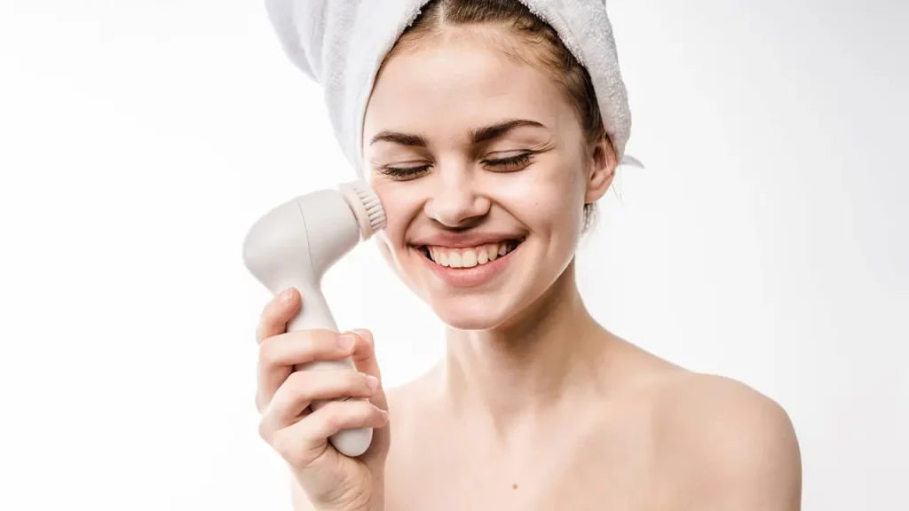 استفاده از براش شستشو برای مراقبت بهتر از پوست چرب