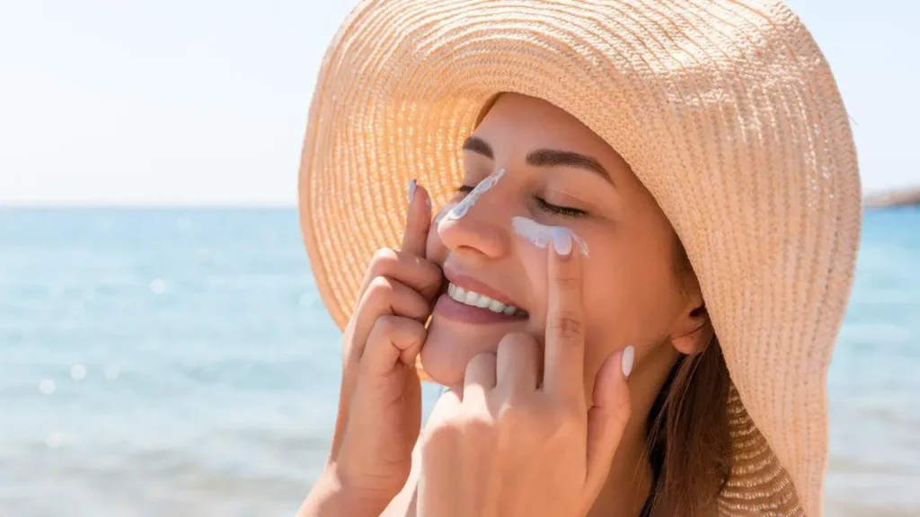 استفاده از ضد آفتاب، اصلی ترین راه مقابله با مضرات نور خورشید برای پوست