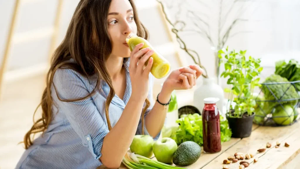 رژیم غذایی متعادل و آبرسانی، راهی برای مراقبت از مو 