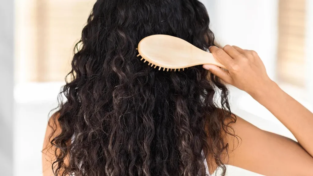 تغذیه و سبک زندگی برای مراقبت از مو های قر