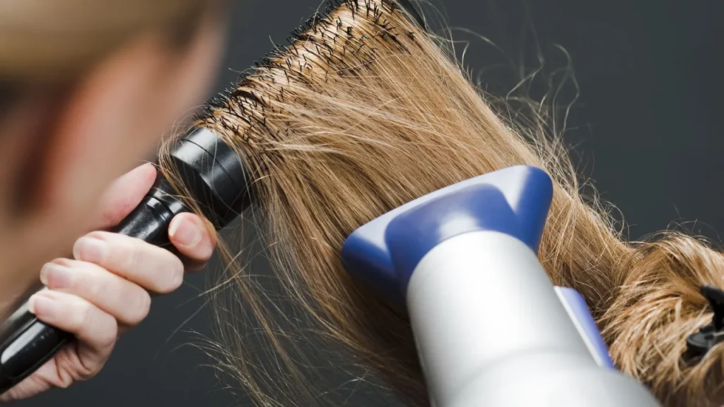 استفاده از ابزار های حرارتی برای خشک کردن مو های سر