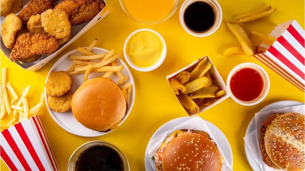 غذاهای فرآوری شده و فست فود از عوامل ایجاد جوش و آکنه